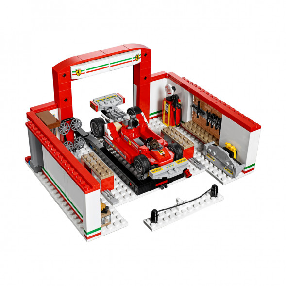 Конструктор LEGO Speed Champions 75889 Гараж Ferrari в Саратове