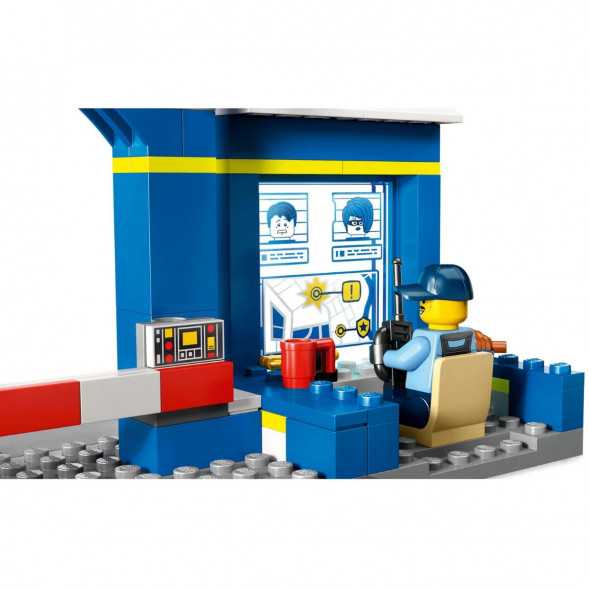 Конструктор LEGO City 60370 Побег из полицейского участка в Саратове