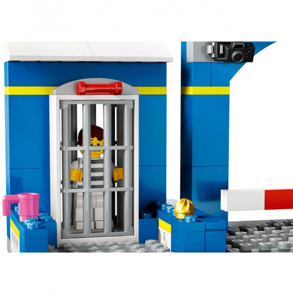 Конструктор LEGO City 60370 Побег из полицейского участка в Саратове